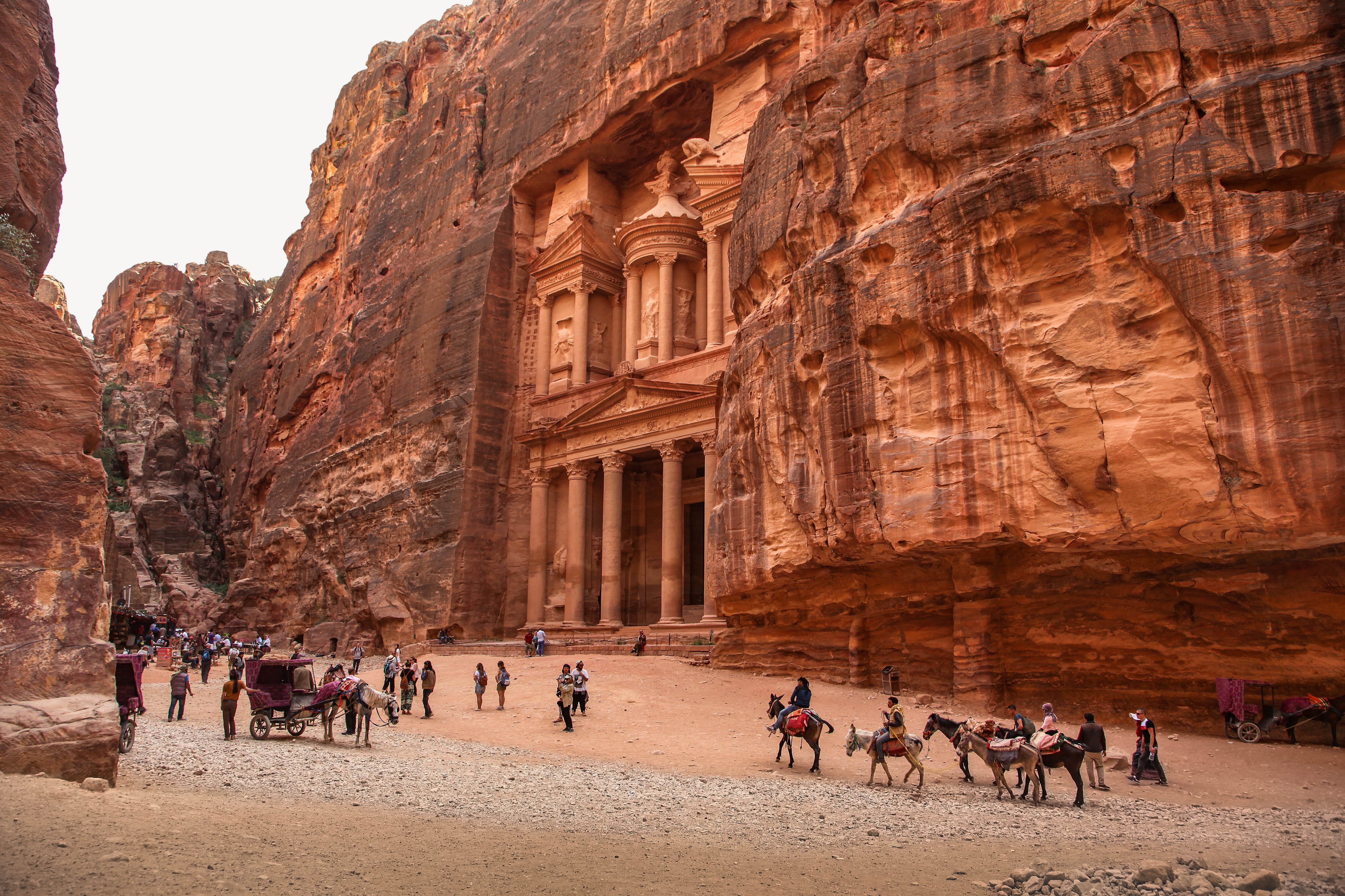 De ingang van de bibliotheek van Petra in Jordanië