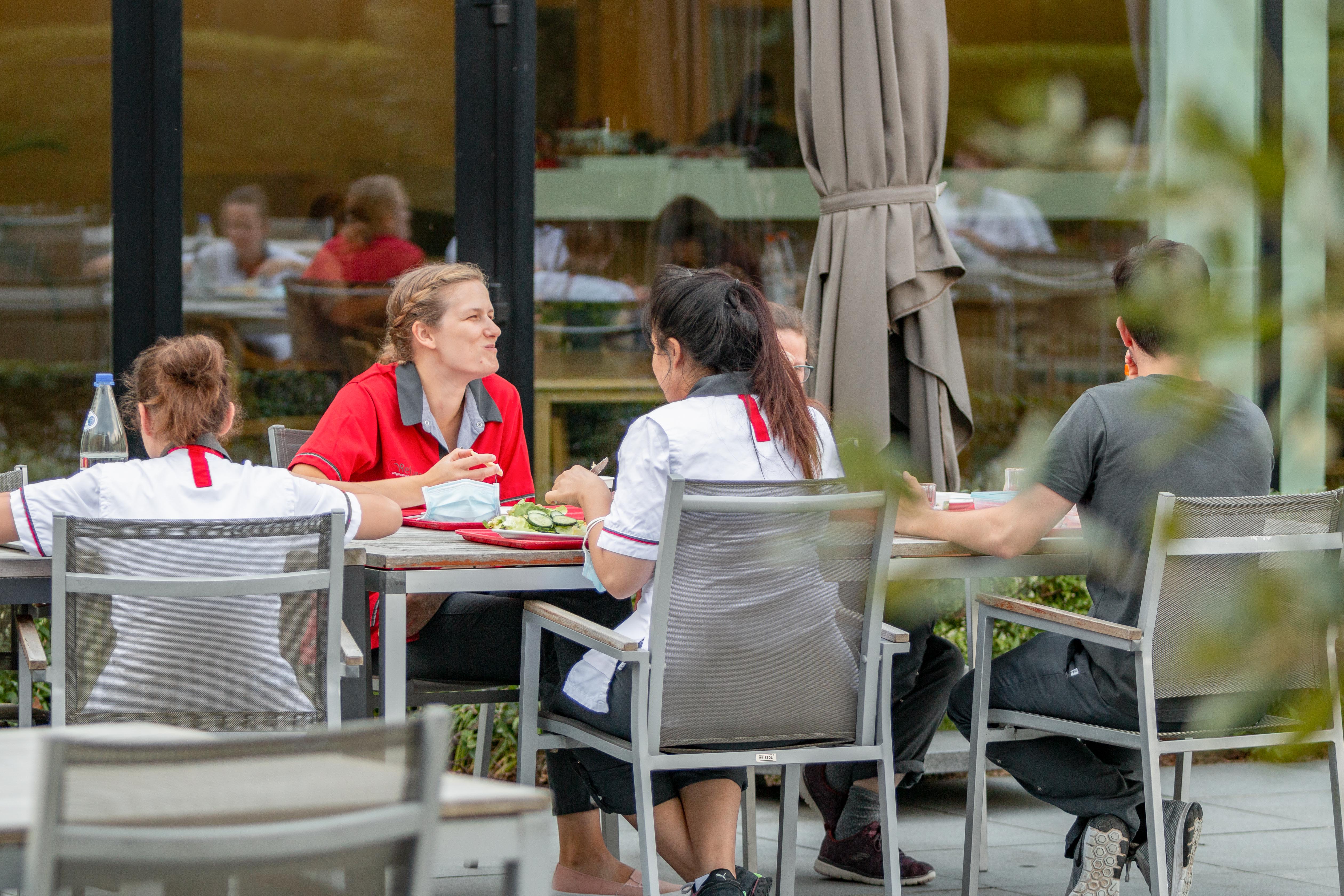 De medewerkers van de Refuge in Gent kunnen gebruik maken van het terras op het binnenplein voor de pauze