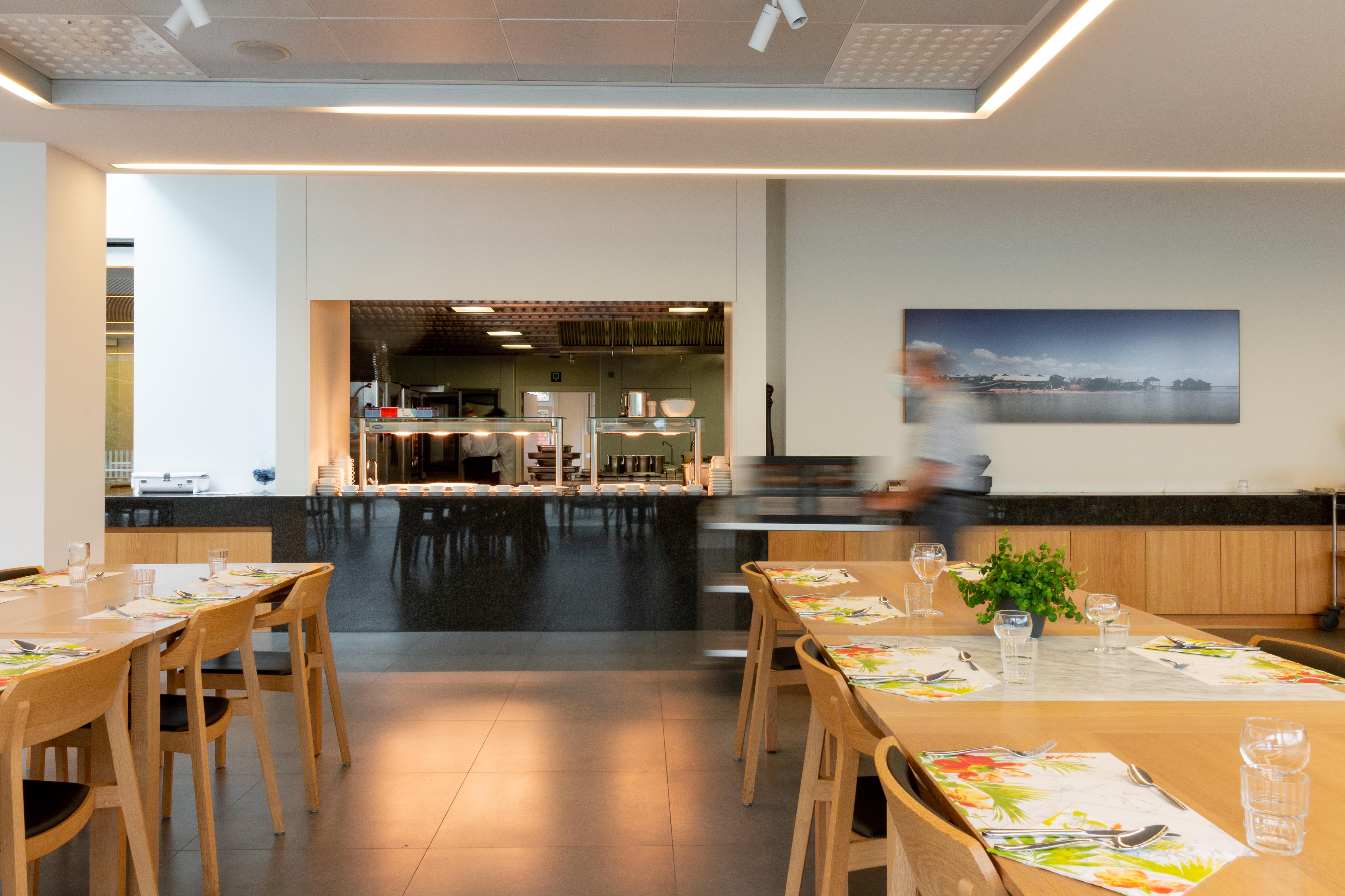 Buffet in het Grand Café in woonzorgcentrum De Refuge in Gent