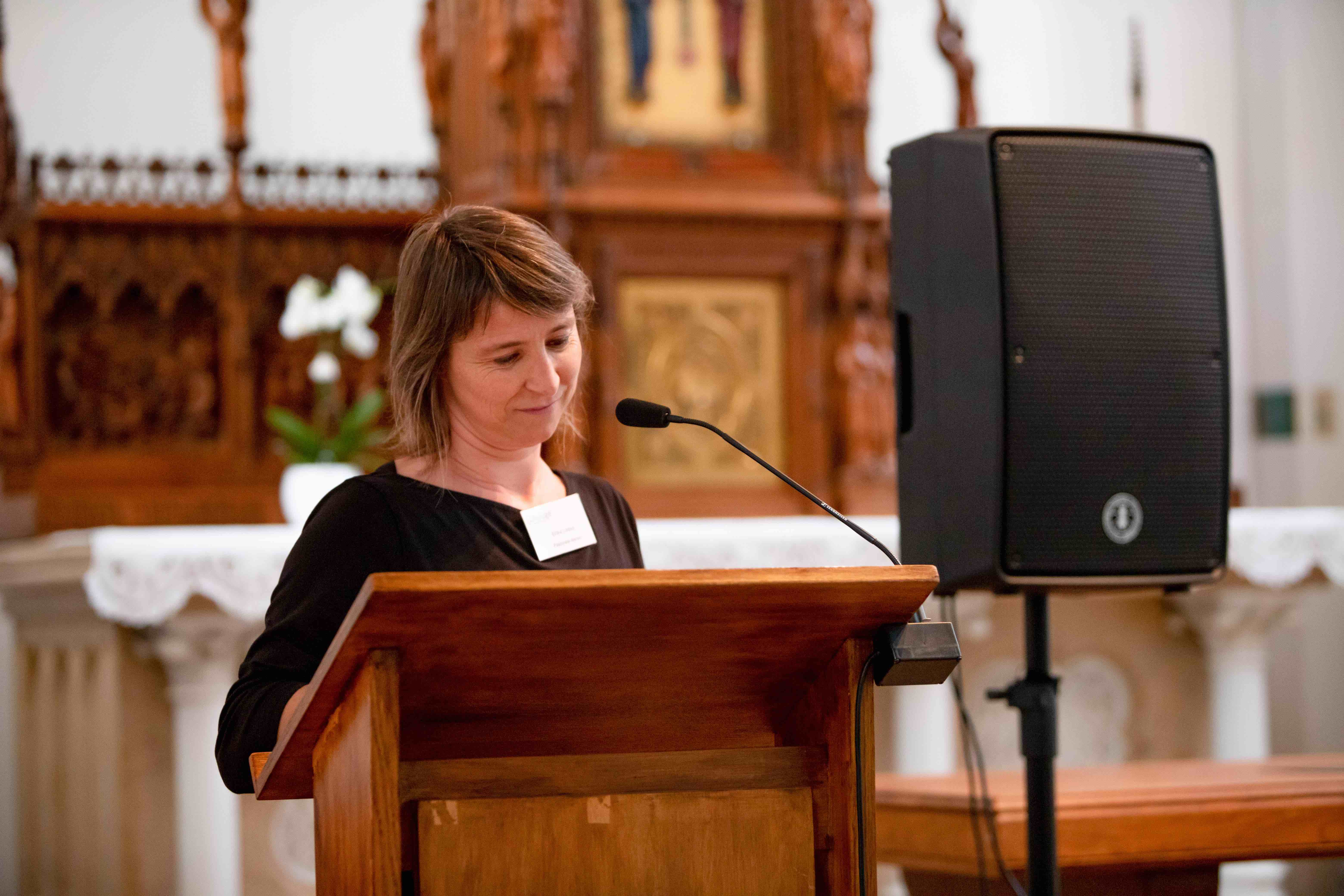 Medewerkster zingeving leidt de eucharistieviering